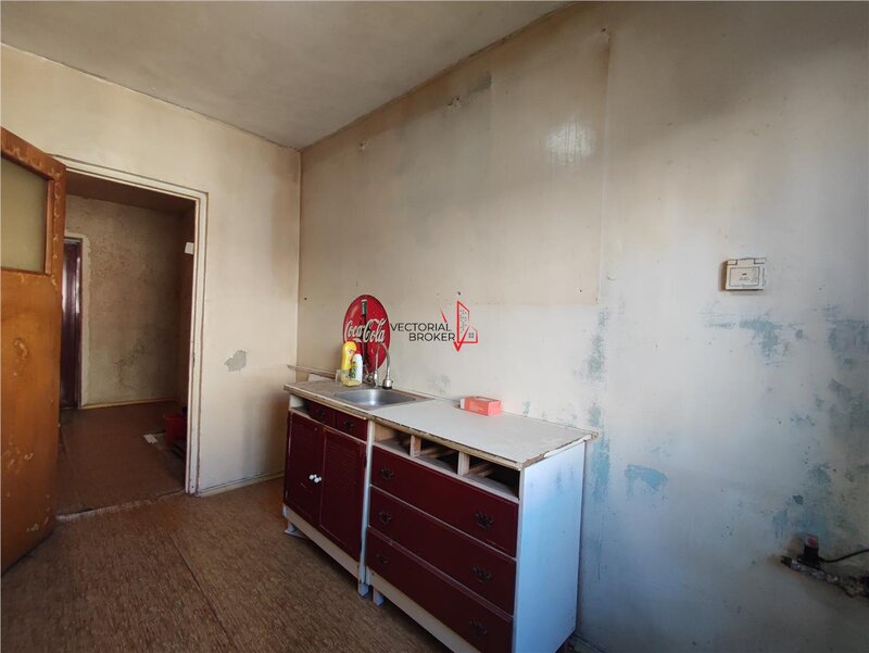 Tei apartament decomandat in bloc din 1984, rebilitat